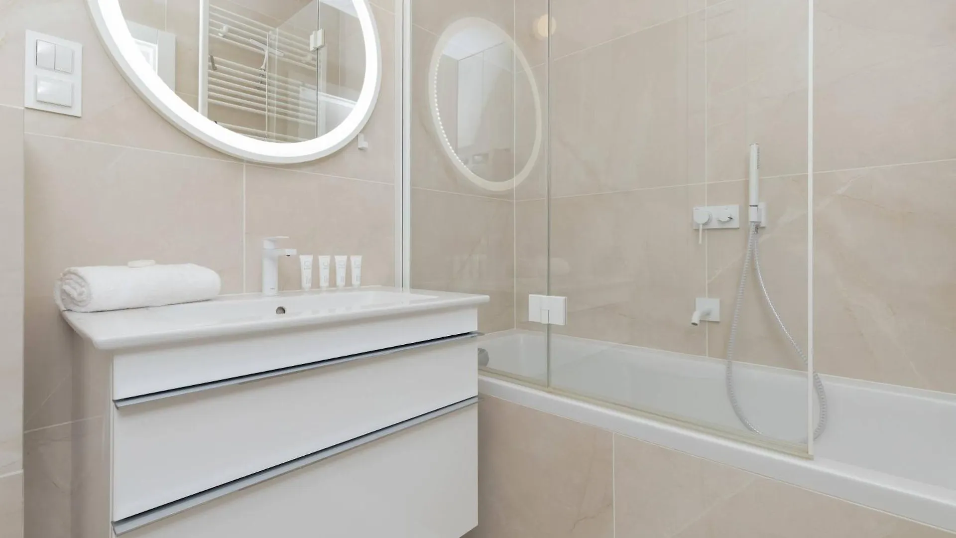 Bright Apartment Tarasy Baltyku By Noclegi Renters Gdańsk